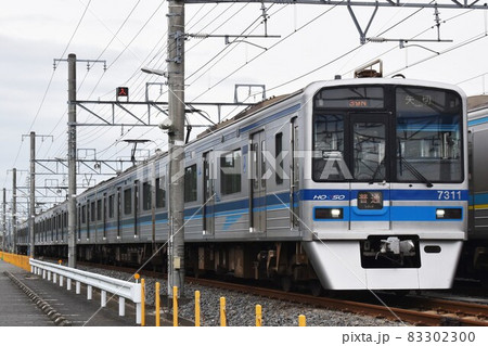 車両基地に停車する矢切行きの北総鉄道7300形 83302300