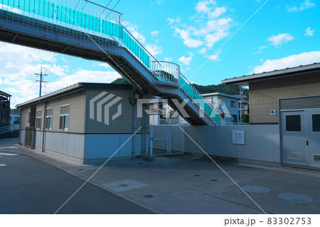 【廃校】広島県福山市立常石小学校の歩道橋とプール施設　広島県福山市 83302753