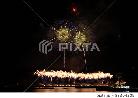 熱海の夜 <静岡熱海花火フェスティバル> 熱海の夜 <静岡熱海花火フェスティバル> 83304209