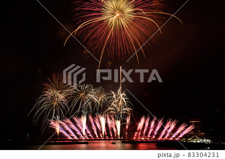 熱海の夜 <静岡熱海花火フェスティバル> 熱海の夜 <静岡熱海花火フェスティバル> 83304231