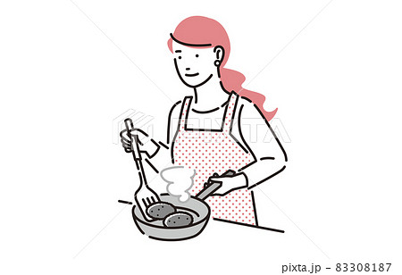 人物 フライパンで料理をする女性 83308187