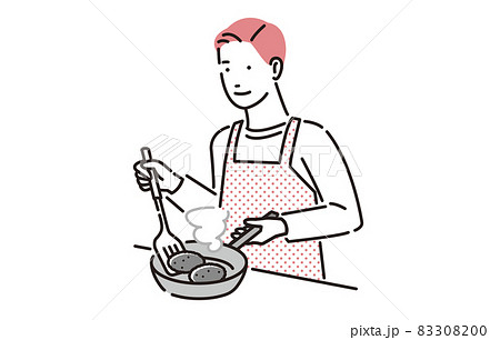 人物 フライパンで料理をする男性 83308200