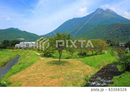 【大分県】由布院と由布岳 83308326
