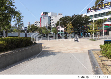 堺市市役所正面玄関前広場 堺市市役所正面玄関前広場 83310881