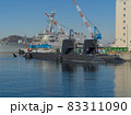 米軍横須賀基地に停泊する海上自衛隊そうりゅう型潜水艦と米海軍アーレイ・バーク級イージス駆逐艦ステザム 83311090