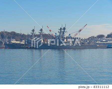 米軍横須賀基地に停泊するアーレイ・バーク級イージス駆逐艦 83311112