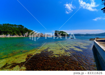 浄土ヶ浜・宮沢賢治が、うるはしの海のビロード昆布と歌った海面と、浄土ヶ島、日出島・東北・岩手県(1) 83311626