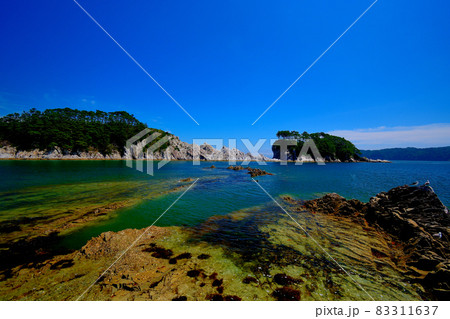 浄土ヶ浜・まるで極楽浄土、砥石浜から眺める浄土ヶ浜の全景と青い空・東北・岩手県(8) 83311637