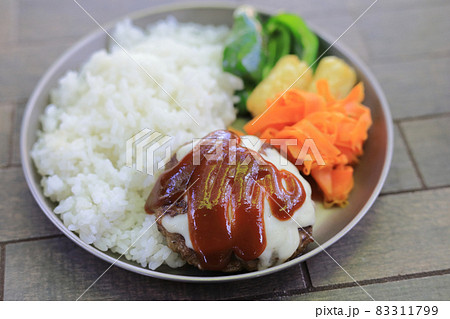 アウトドアで食べるハンバーグランチ(ワンプレート) アウトドアで食べるハンバーグランチ(ワンプレート) 83311799