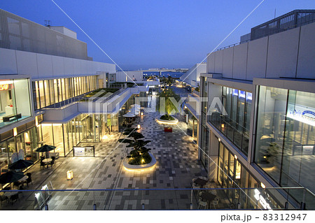 羽田イノベーションシティの2Fコリドー　夕景 83312947