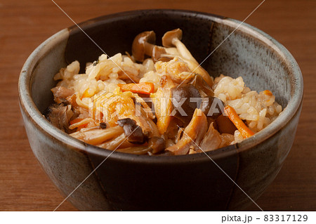 鶏肉ときのこの炊き込みご飯 鶏肉ときのこの炊き込みご飯 83317129