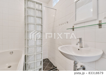Pretty bathroom design in cozy residential building Pretty bathroom design in cozy residential building 83318679
