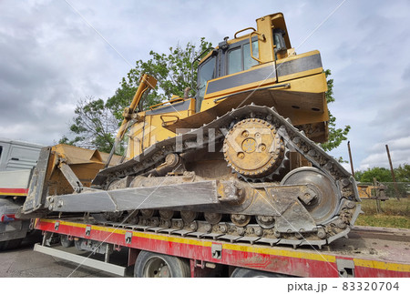transport the Excavator transport the Excavator 83320704