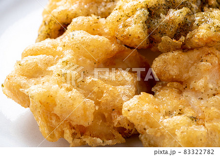 鶏肉の天ぷらのアップ。 83322782