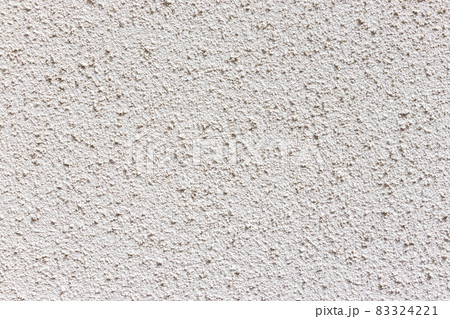 ざらざらした表面の白い壁	 83324221
