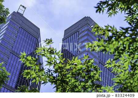 東京都心の高層ビル 83324409