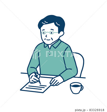手紙を書いているシニア男性 83326918