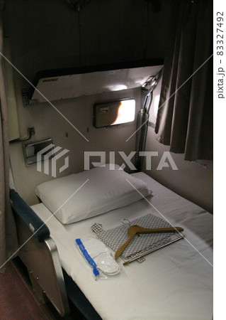 寝台列車の開放A寝台下段 83327492