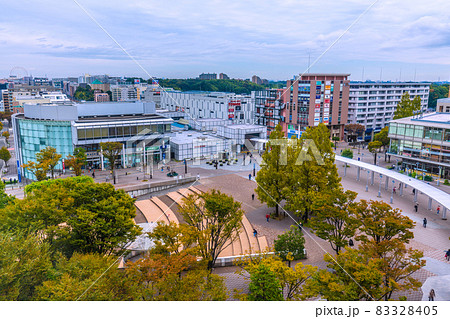 日本の横浜都市景観 地下鉄　センター南駅などを望む 83328405