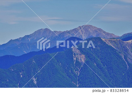 奥茶臼山北面展望地からの北岳と間ノ岳 奥茶臼山北面展望地からの北岳と間ノ岳 83328654