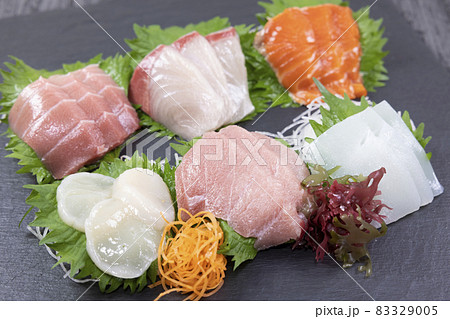 美味しいお刺身盛り合せ、本まぐろ入り 83329005