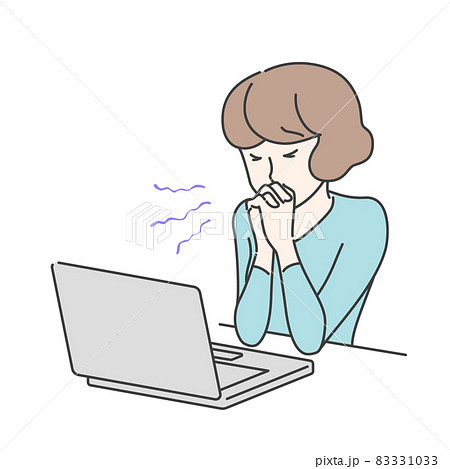 パソコンの前で、手を組んで祈る・念を送る女性 - インターネット・パソコン 83331033