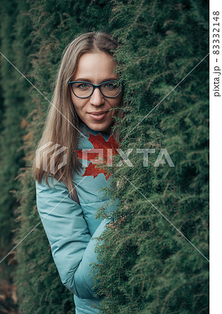 Beautiful autumn woman 83332148