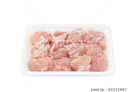 唐揚げ用にカットされた若鶏もも肉【食品トレー入り】 唐揚げ用にカットされた若鶏もも肉【食品トレー入り】 83332667