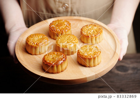 Tray with Beautiful Mooncakes Tray with Beautiful Mooncakes 83332869