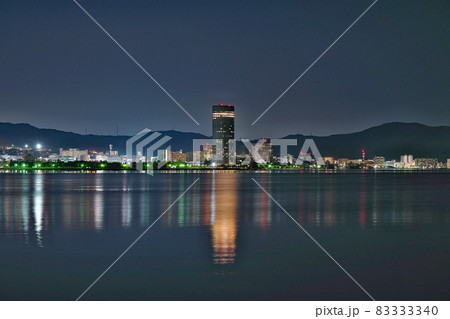 【琵琶湖の湖畔 (夜景)】 撮影場所:滋賀県草津市矢橋町矢橋 帰帆島 【琵琶湖の湖畔 (夜景)】 撮影場所:滋賀県草津市矢橋町矢橋 帰帆島 83333340