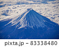 上空から見下ろした積雪した富士山 83338480