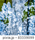 静止した水しぶき 83339099