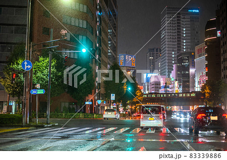 《東京都》秋葉原の電気街・夜の街並み 《東京都》秋葉原の電気街・夜の街並み 83339886