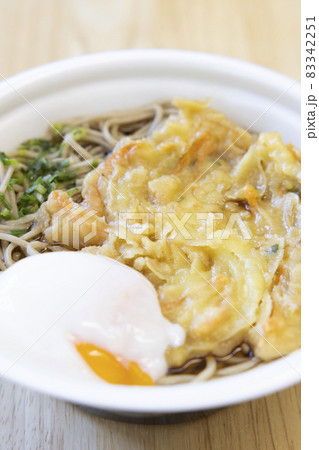 おいしい天玉蕎麦、半熟たまご入り おいしい天玉蕎麦、半熟たまご入り 83342251