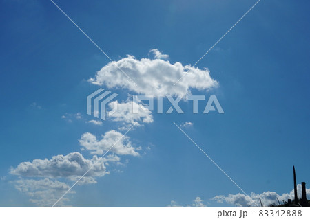 茨城県鹿嶋市の秋　快晴の青い空と輝く白い雲　イメージ 83342888