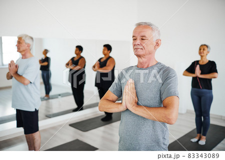 People meditating during training 83343089