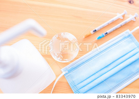 水晶の地球儀と注射器とサージカルマスクとアルコール消毒 日本の新型コロナウイルス感染防止対策 克服 水晶の地球儀と注射器とサージカルマスクとアルコール消毒 日本の新型コロナウイルス感染防止対策 克服 83343970