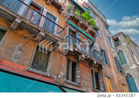 イタリアの街並みの風景 83345187