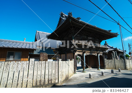 【四国八十八ヶ所】第十六番 阿波観音寺 山門と秋の青空 徳島県徳島市 【四国八十八ヶ所】第十六番 阿波観音寺 山門と秋の青空 徳島県徳島市 83346427