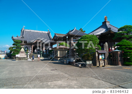 【四国八十八ヶ所】第十七番 井戸寺 境内と秋の青空 徳島県徳島市 【四国八十八ヶ所】第十七番 井戸寺 境内と秋の青空 徳島県徳島市 83346432