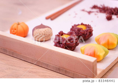 京都での秋の和菓子体験教室にて　 83346441