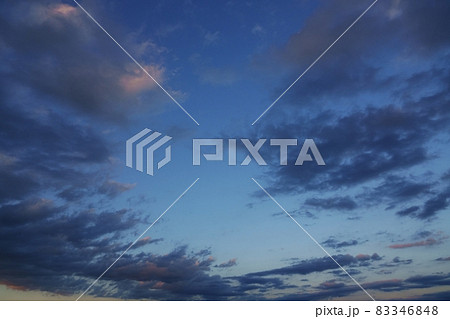 夕暮れの東空・秋 83346848