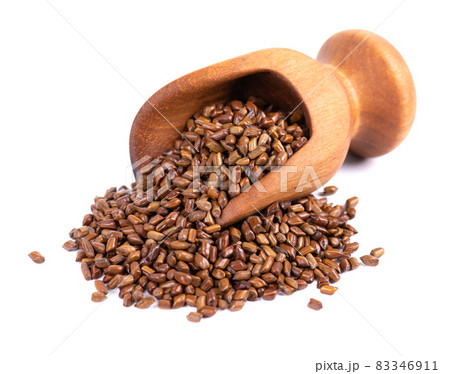 Cassia tora beans in wooden scoop, isolated on white background. Sicklepod or Senna obtusifolia. Clipping path. 83346911
