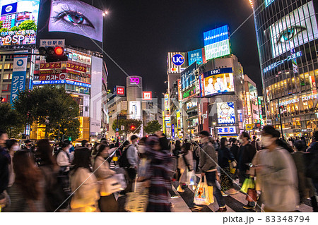 日本の東京都市景観 時短解除で認証店通常営業に。すでに渋谷はいつもと変わらず多くの人出＝10月25日 83348794