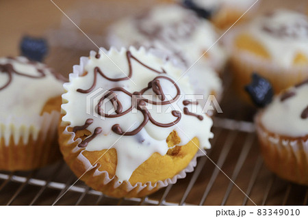 ハロウィン用のかぼちゃマフィン　手作りお菓子 83349010