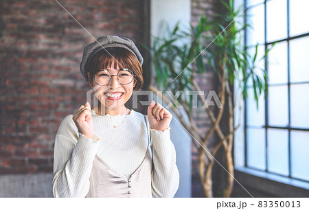 元気な女性 83350013