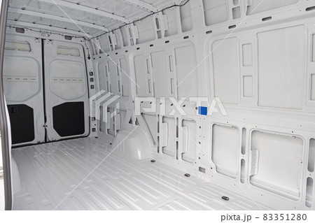 Empty Long Van 83351280