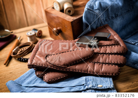 closeup brown leather gloves 83352176