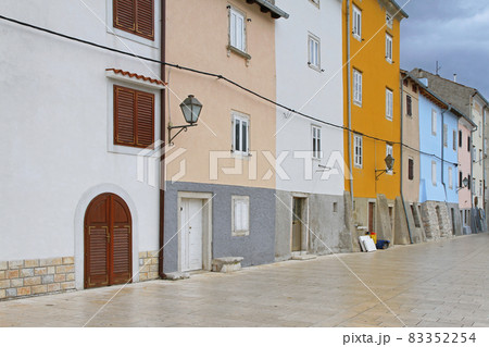 Cres houses 83352254