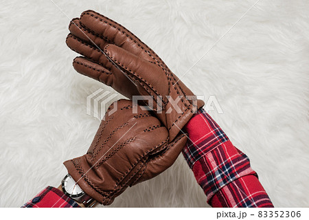 wearing leather gloves 83352306